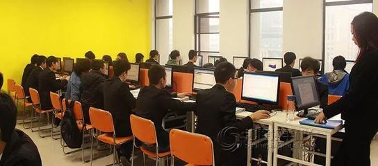 重慶推出300個免費無人機(jī)駕駛員培訓(xùn)名額，軟件開發(fā)人才新機(jī)遇